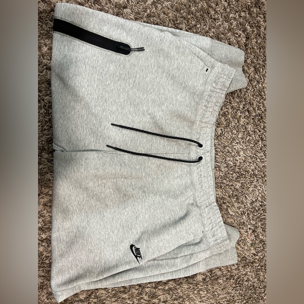 Plus Women Nike Sportswear Tech Fleece. Size 2x.